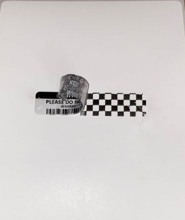 Универсален напечатан защитен гарaнционен етикет "ВНИМАНИЕ! ГАРАНЦИОНЕН СТИКЕР" -  matt silver шахматен отпечатък, 51mm х 25mm, сребрист, 150