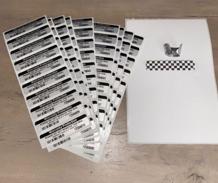 Универсален напечатан защитен гарaнционен етикет "ВНИМАНИЕ! ГАРАНЦИОНЕН СТИКЕР" -  matt silver шахматен отпечатък, 51mm х 25mm, сребрист, 150