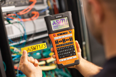 Brother P-touch PT-E550WNIVP Етикетен принтер с Wi-Fi за идентификация на мрежовата инфраструктура. Печат на етикети с ширина до 24mm.